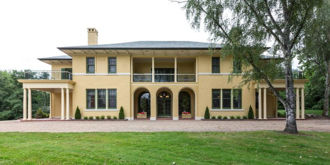 the lodge canberra